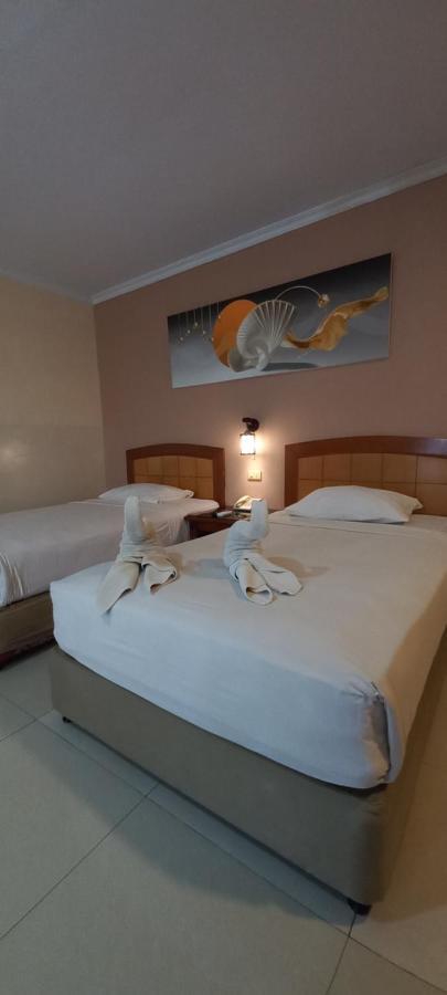 Hotel Celebes Манадо Екстериор снимка