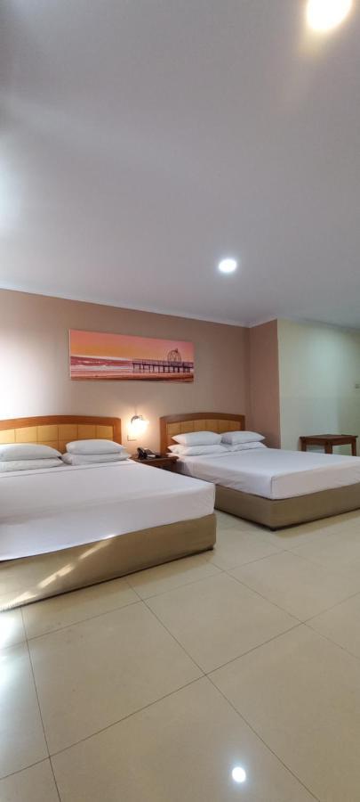 Hotel Celebes Манадо Екстериор снимка