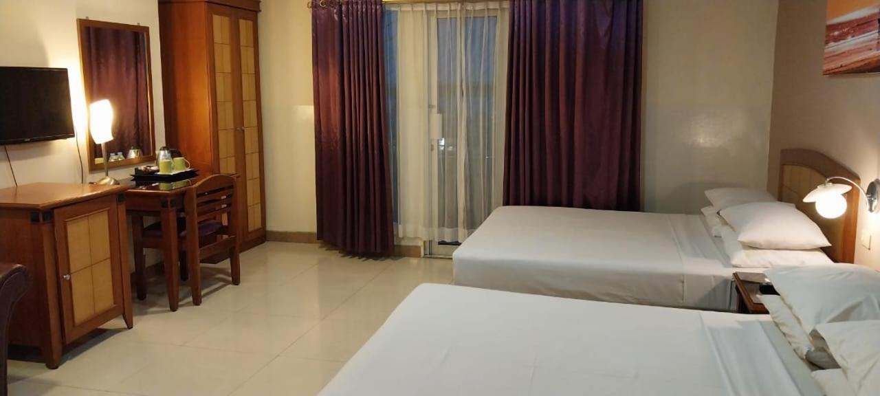 Hotel Celebes Манадо Екстериор снимка