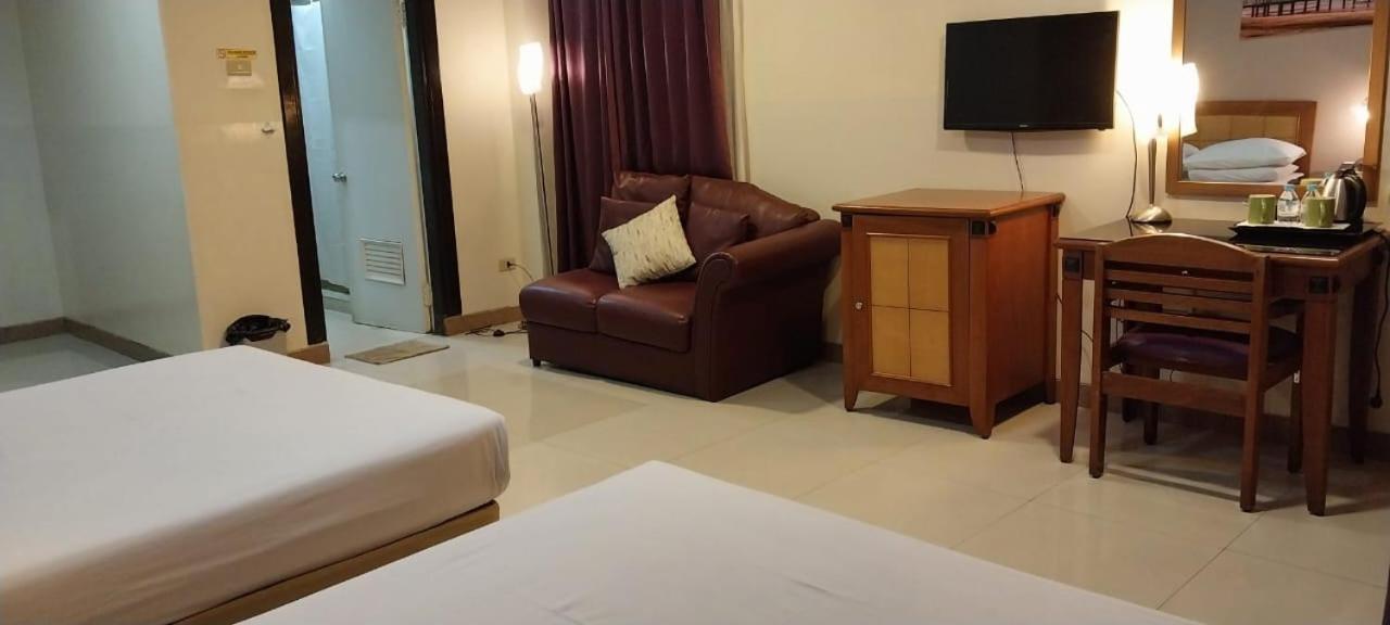 Hotel Celebes Манадо Екстериор снимка