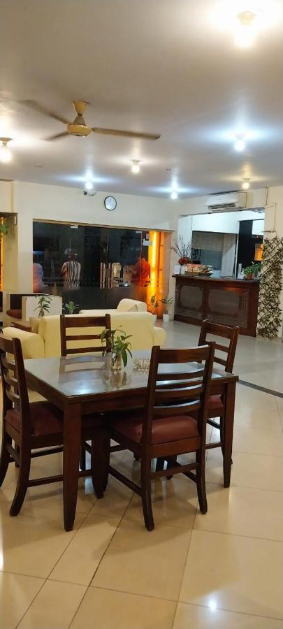 Hotel Celebes Манадо Екстериор снимка