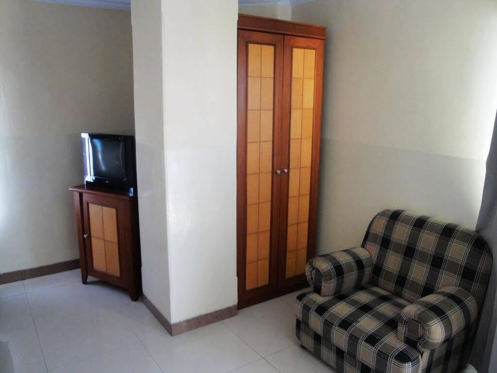 Hotel Celebes Манадо Екстериор снимка