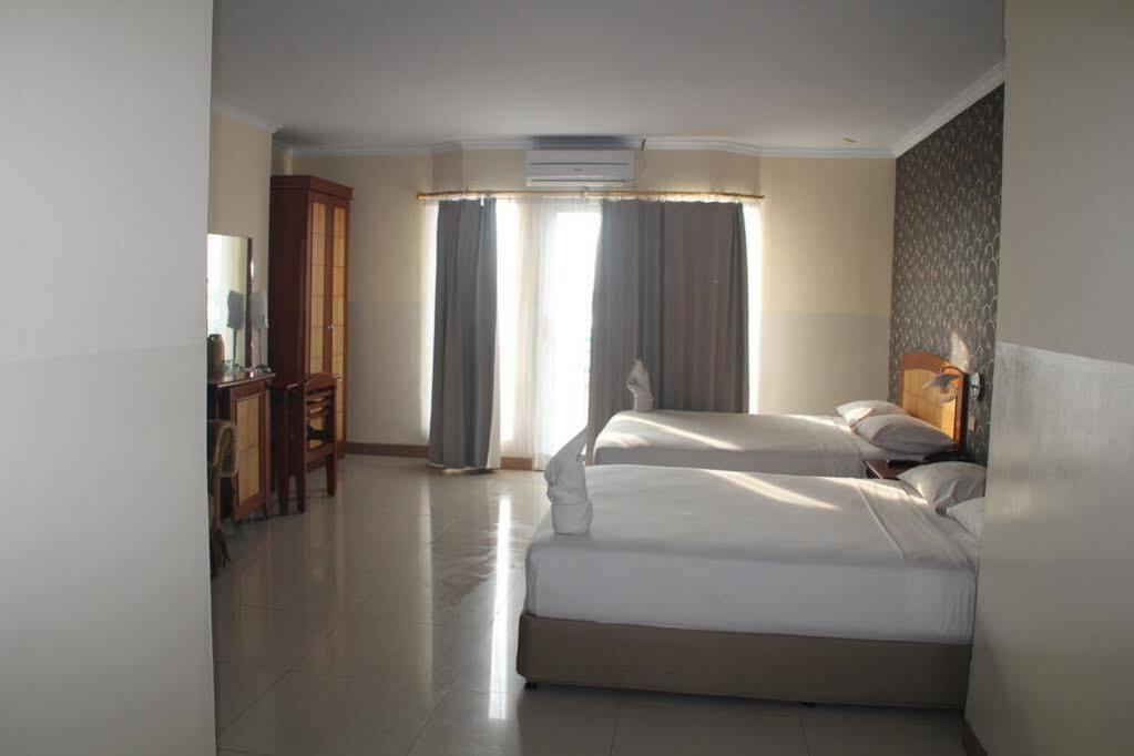 Hotel Celebes Манадо Екстериор снимка